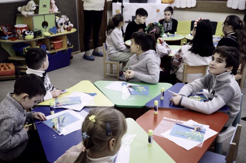 Діти Донеччини отримують подарунки від дітей Словаччини