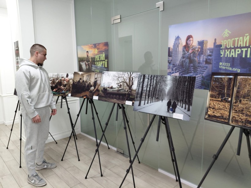 Фотоекспозиція «Крізь туман війни: Обличчя Часового Яру» Якова Ляшенка