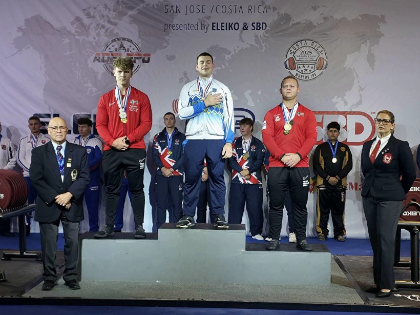 Переможець юніорського чемпіонату світу з пауерліфтингу Василь Збандут визнаний кращим серед неолімпійців Донеччини у вересні