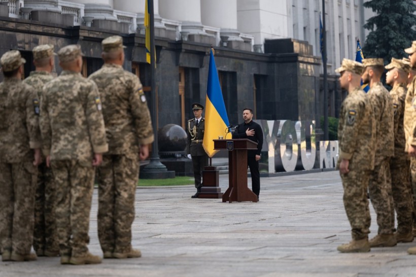 Президент привітав воїнів із професійним святом - Днем армійської авіації Сухопутних військ Збройних Сил України
