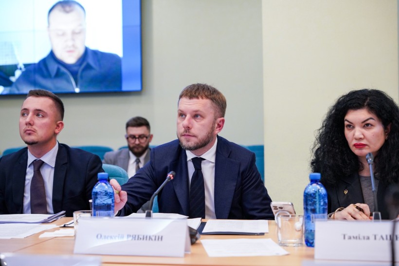 Учасники засідання Робочої групи з підготовки змін до Закону України «Про забезпечення прав і свобод громадян та правовий режим на тимчасово окупованій території України».