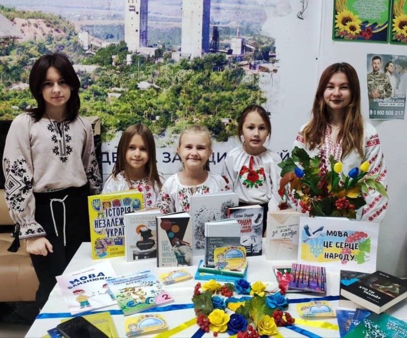 Дівчата з Донеччини брали участь у пізнавально-інформаційному заході «Літературні вечорниці»