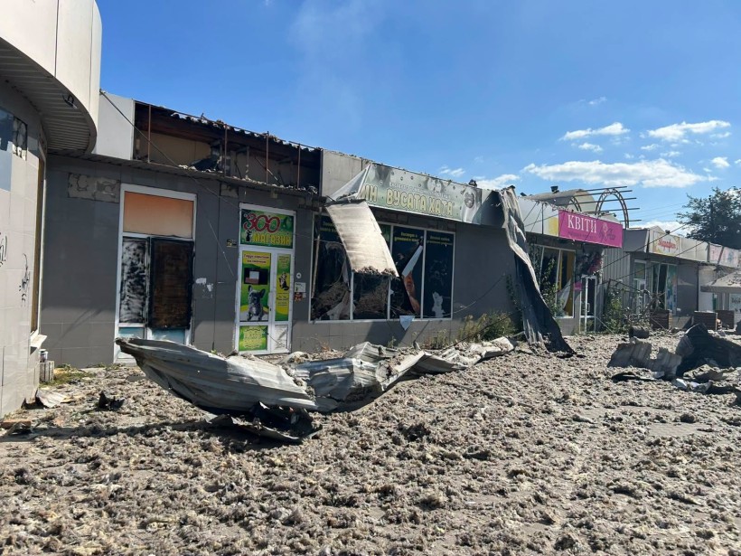Зруйновані ворожим ударом магазини у Слов'янську
