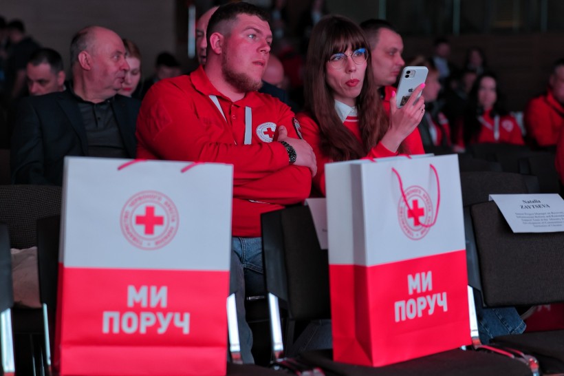 Представники Червоного Хреста України.
