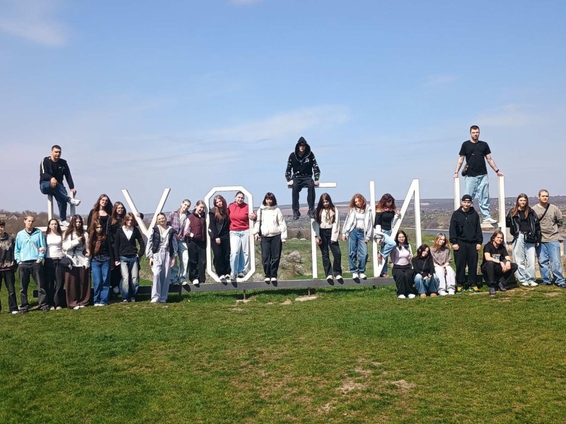 Діти з центру "Смарагдове місто" під час екскурсії до Хотинської фортеці