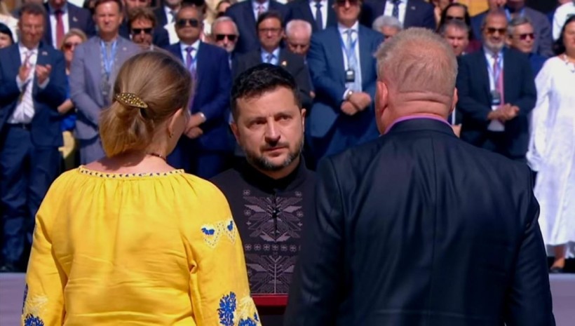 Володимир Зеленський спілкується з родиною Чубенків