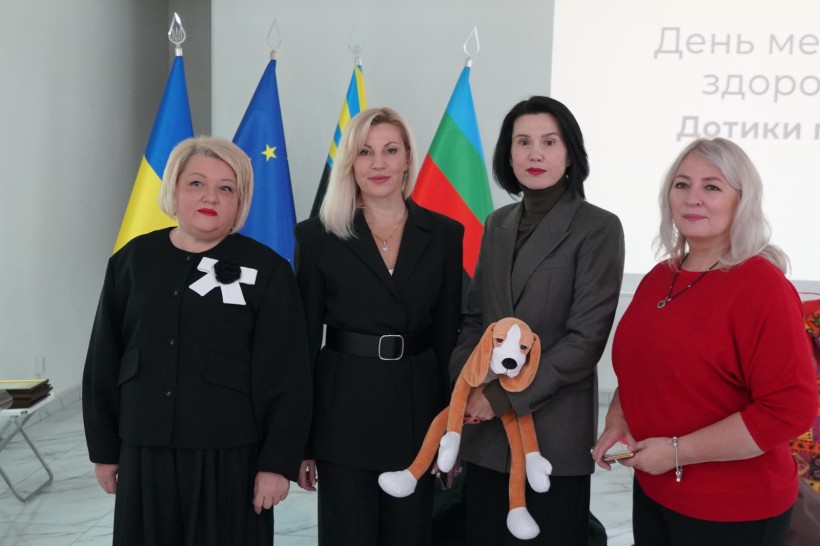 Учасники Дня спільнодії «Дотики підтримки - я стою через зв’язок з іншими людьми», присвяченого Всесвітньому дню ментального здоров’я