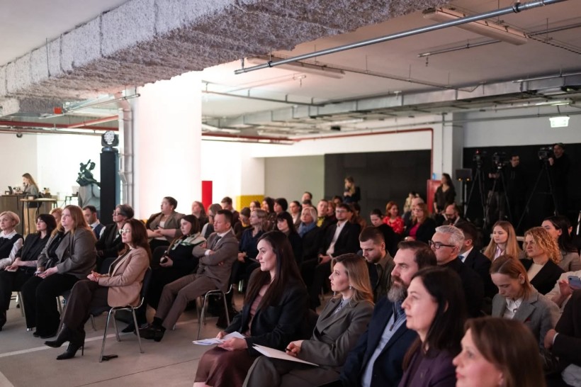 Учасники форуму.