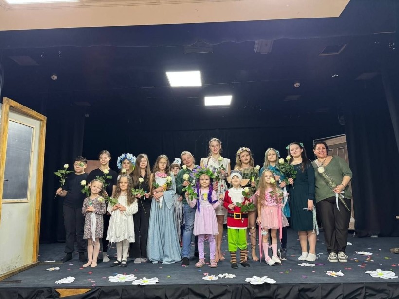 Вихованці Донецького обласного палацу дитячої та юнацької творчості під час майстер-класу з акторської майстерності.