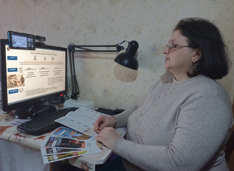 Олена Гречук, консультантка роботодавця відділу надання послуг роботодавцям Селидівсько-Мар’їнського управління Покровської філії Донецького обласного центру зайнятості розповідає про соціальні послуги служби зайнятості для ветеранів війни, членів родин загиблих (померлих) Захисників та Захисниць України