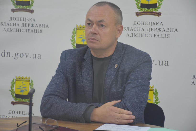 Ігор Бойко заступник голови Донеччини на нараді, уважно слухає.