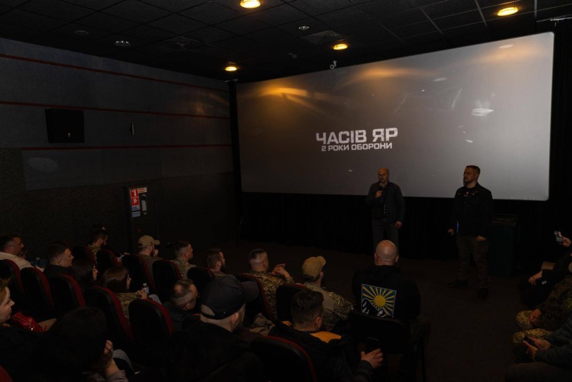 Глядачі у залі.