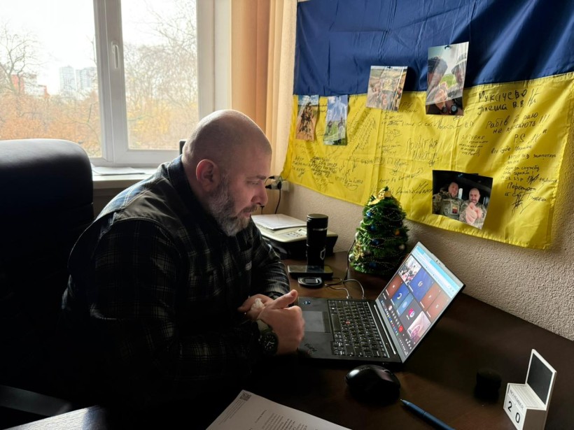 Артур Насібян під час обговорення питань, які виникали під час зустрічі з ветеранами війни, Захисниками та Захисницями України та членами їх родин загиблих Соледарської міської територіальної громади