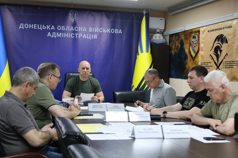 Учасники засідання Ради оборони Донецької області