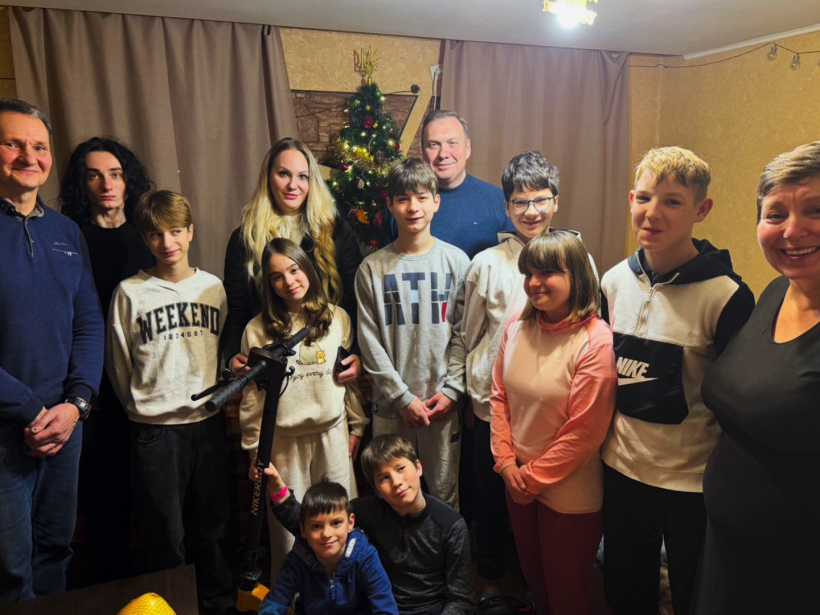 Спільне фото родини з заступником голови облдержадміністрації Олександром Шевченком