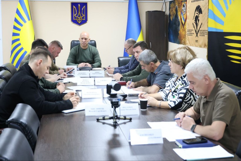 Вадим Філашкін головує під час засідання Ради оборони Донецької області