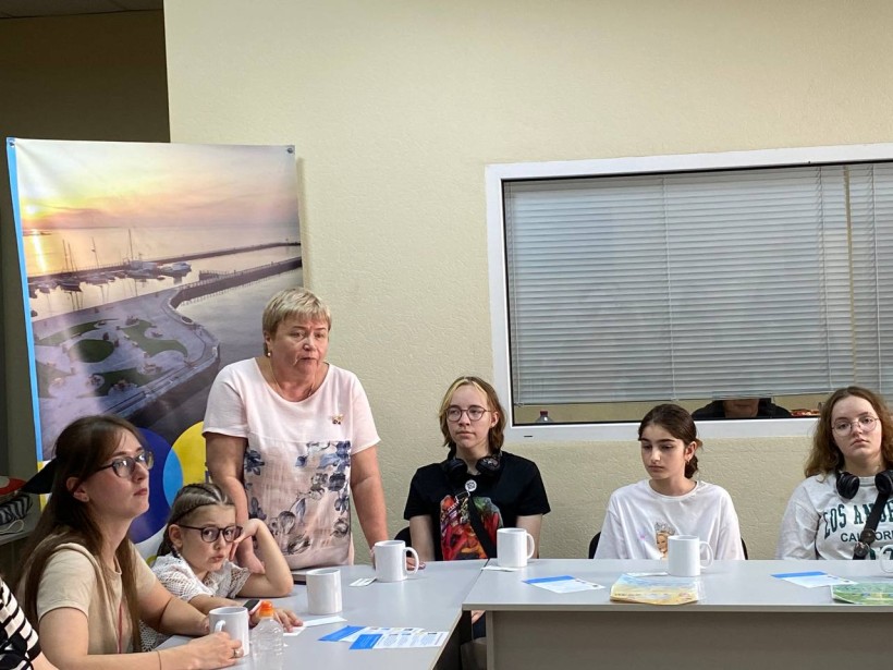 Майстер-клас з сублімації чашок.Лілія Золкіна у своїй промові наголосила на важливості екосвідомого розвитку молоді