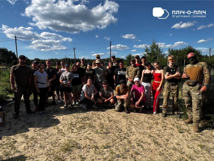 Спільне фото учасників та парамедиків.