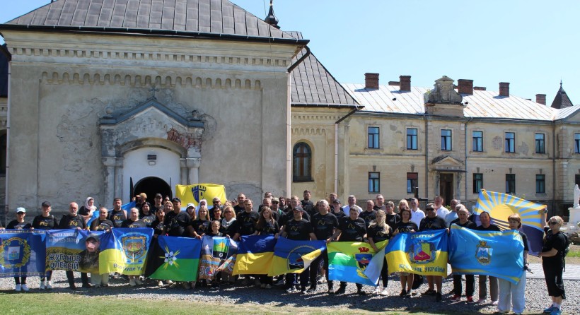 Спільне фото учасників зустрічі