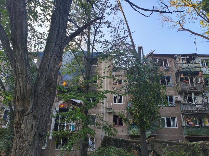 Пожежа в будинку після ворожого обстрілу