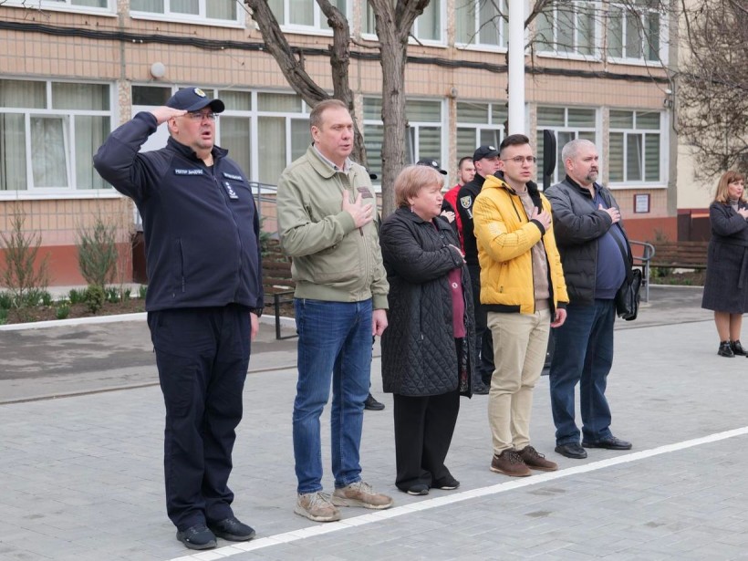 Учасники заходу під час гімну України