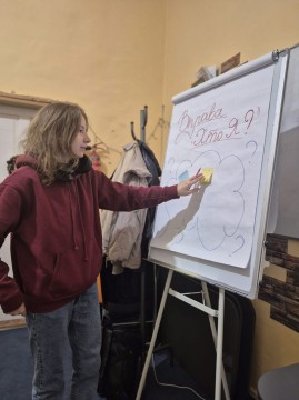 Учасники під час зустрічі із психологом