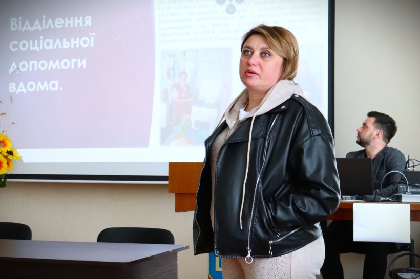 Представниця громади.