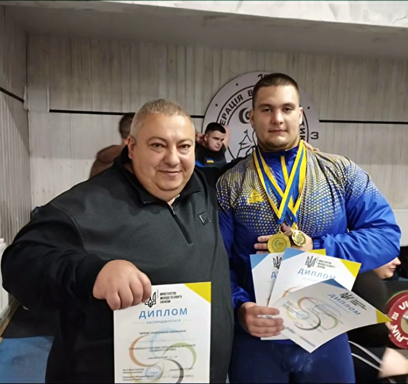 Важкоатлет Андрій Боровський разом зі своїм тренером Ігорем Обуховим