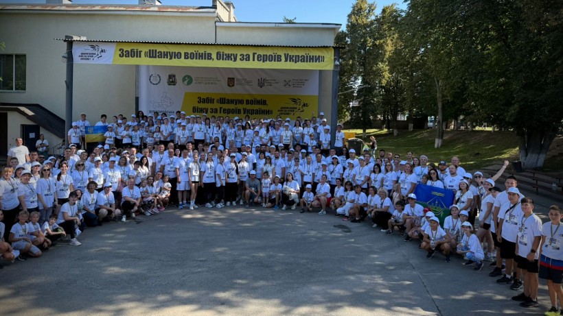 Учасники забігу "Біжу за героя" у Білогородці
