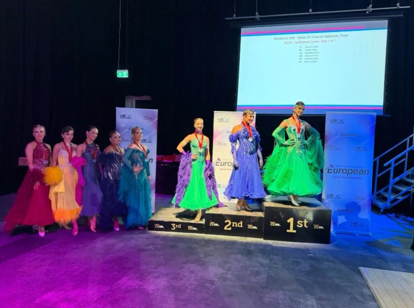 Учасники міжнародного турніру WDC European Championship   у Великій Британії під час нагородження.