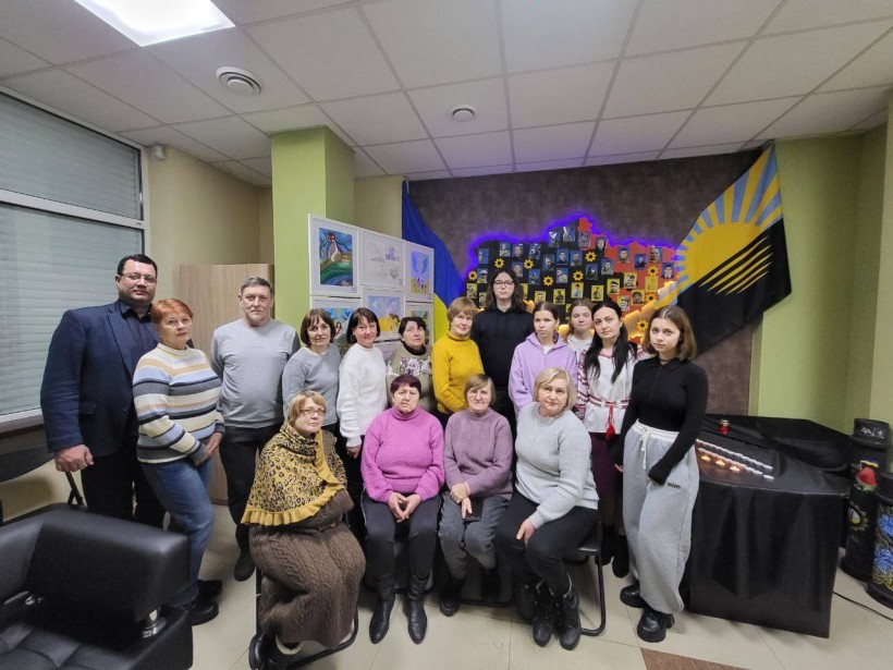 Учасники зустрічі з вшанування пам'яті Героя України Дмитра Церахто