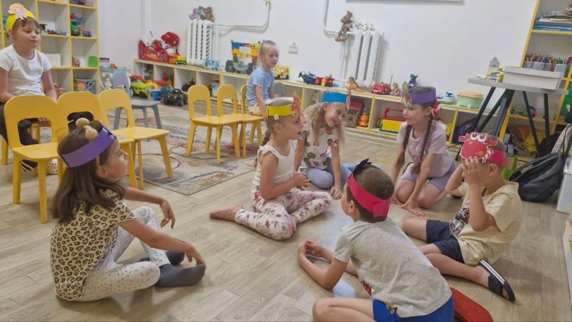 Діти займаються у дитячій кімнаті «Простору 3D» у Будинку дитячої та юнацької творчості.