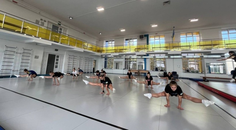 Спортсменки з Донеччини відпрацьовують нові змагальні композиції, вдосконалюють технічну підготовку