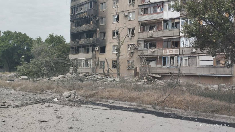 Зруйнований будинок після ворожого обстрілу