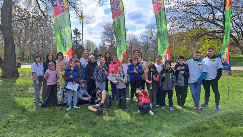 Діти Донеччини під час гри  на відкритій місцевості «У пошуках довгокрила»