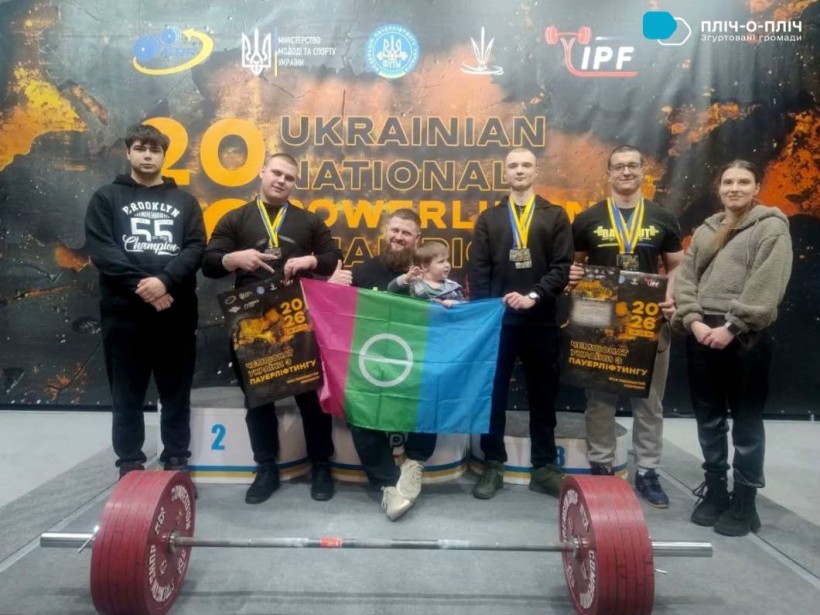 Бахмутські аттели тримають прапор громади