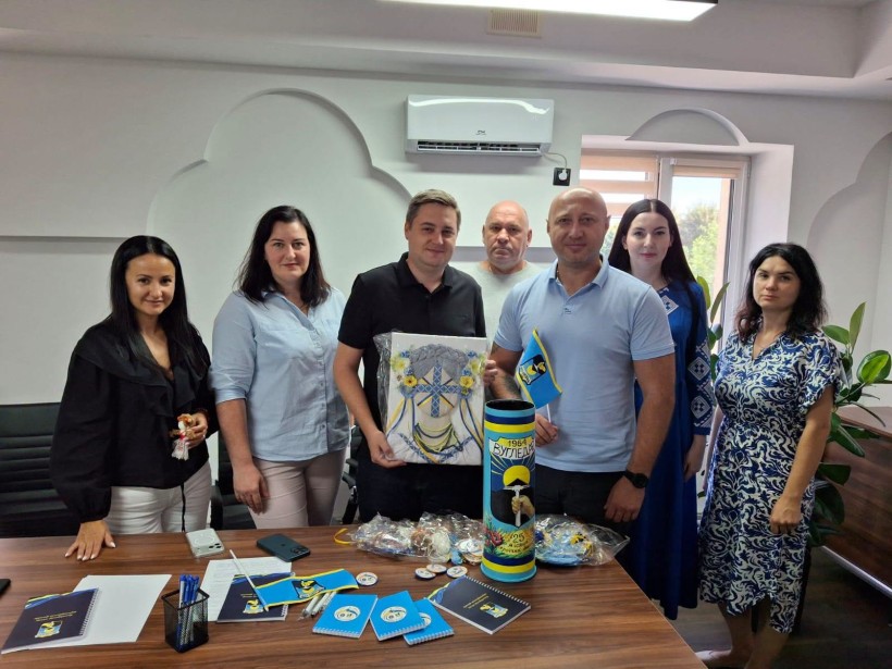 Спільне фото представників Вугледарської та Ладижинської громад