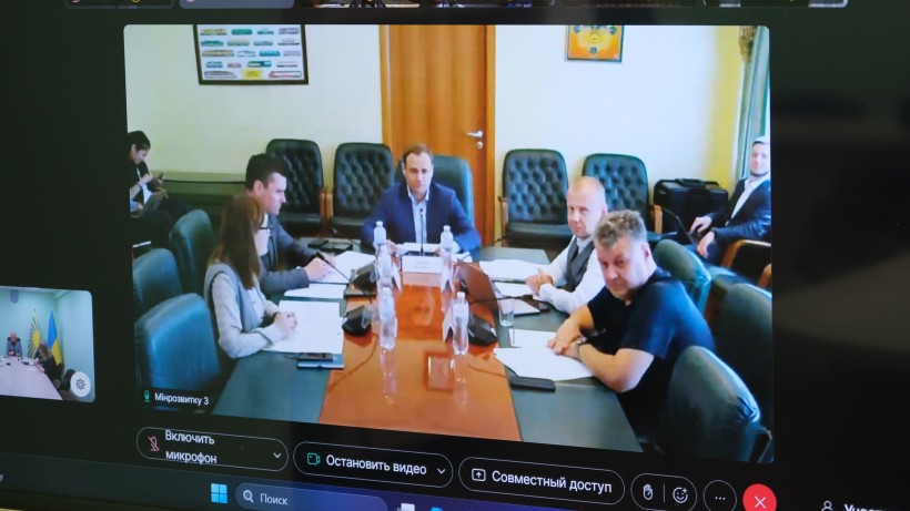 Віцепрем’єр-міністр з відновлення України – міністр розвитку громад та територій України Олексій Кулеба проводить засідання штабу з підготовки об’єктів житлово-комунального господарства.