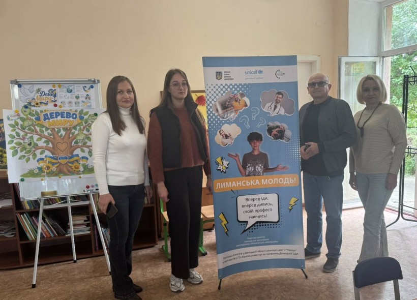 Спільне фото учасників зустрічі