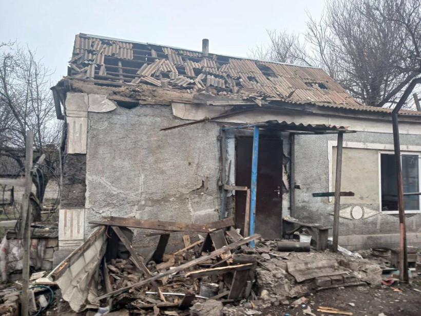 Зруйнований будинок після ворожого обстрілу