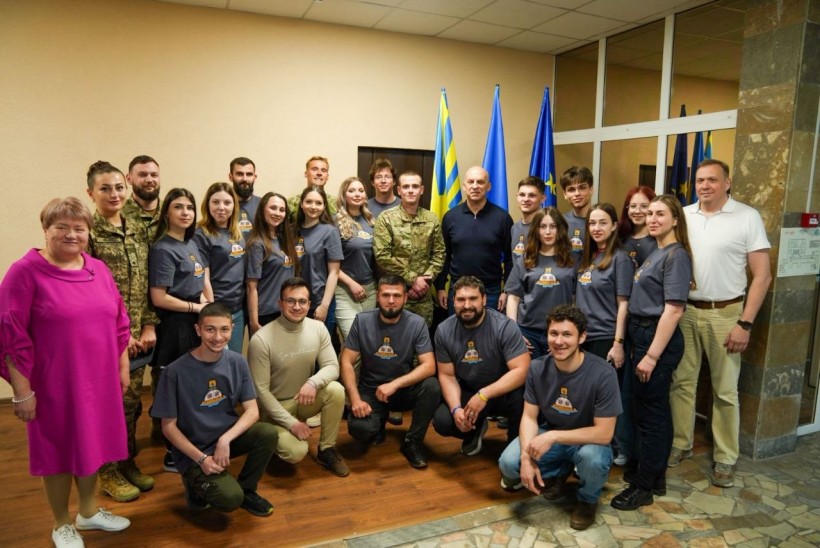 Учасники зустрічі з Молодіжною радою при Донецькій ОДА