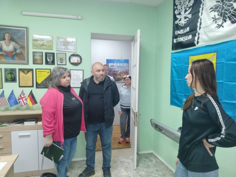 Члени робочої групи з командою центру життєстійкості
