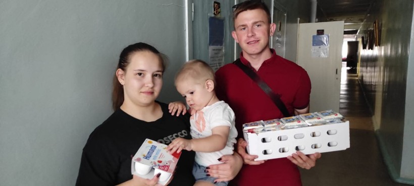 Родині з дитиною з Мар’їнської громади видано гуманітарну допомогу у вигляді йогуртів та солодкого печива від Благодійного Фонду Братів Мкртчан