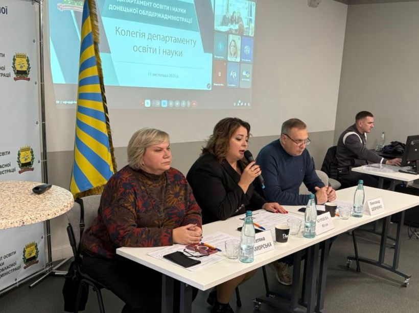 Обговорення питань під час засідання колегії