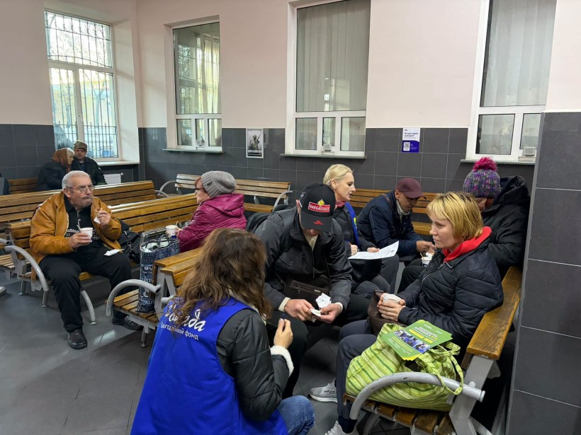 Евакуйовані донеччани на вокзалі у Франківську