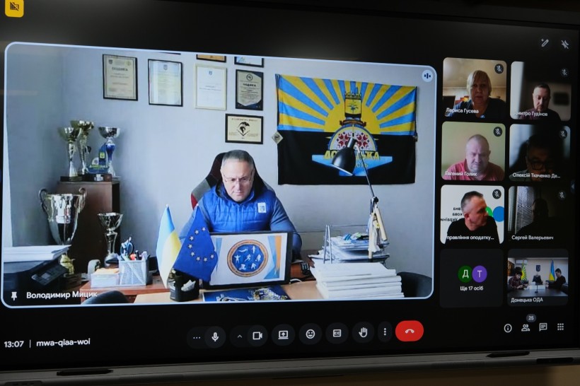 Мицик Володимир 
Начальник управління фізичної культури та спорту, онлайн