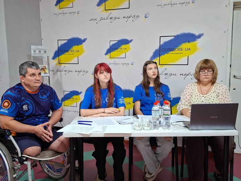 Зустріч з ветераном та молодіжними радницями у Селидівської громади