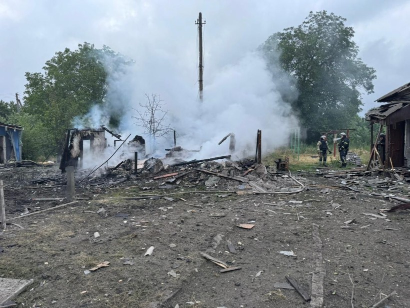 Зруйноване після ворожого обстрілу житло в Покровському районі.