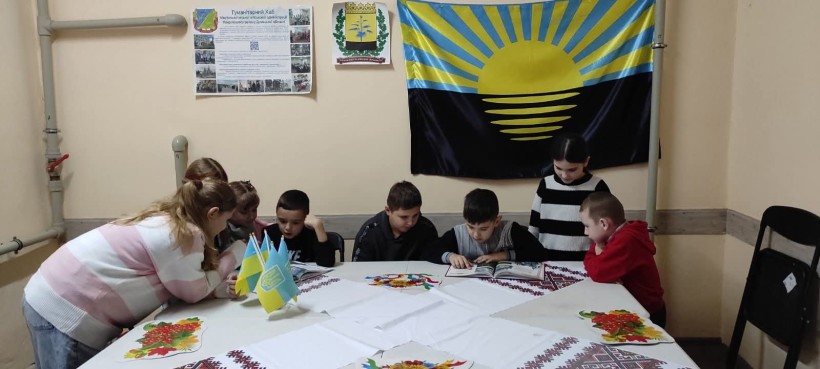 На початку інтерактивного лекторія «День Гідності та Свободи – щодня, без вихідних», діти хвилиною мовчання вшанували пам’ять загиблих захисників, Героїв Небесної Сотні.