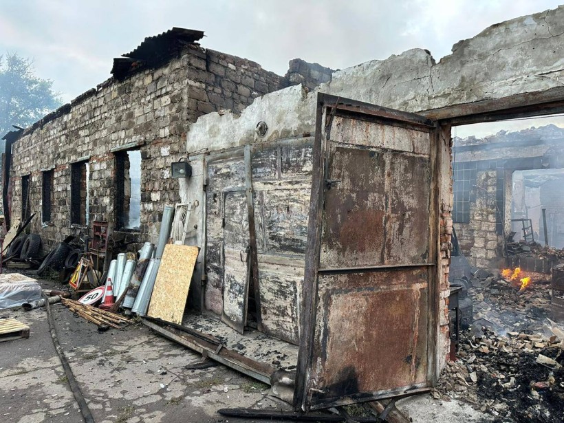 Зруйнований ворожим обстрілом житловий будинок